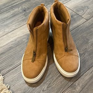 Wedge zip up shoes